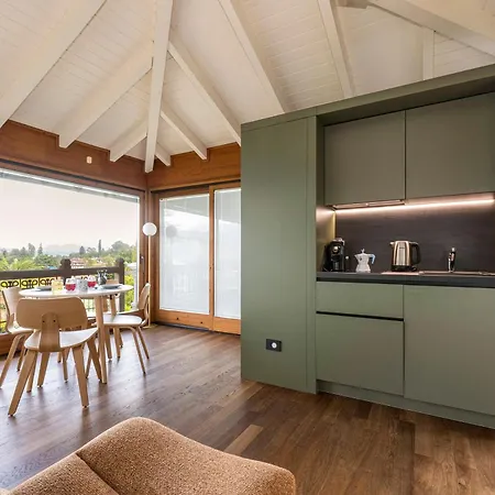 Cenzina, Davidia Apartment