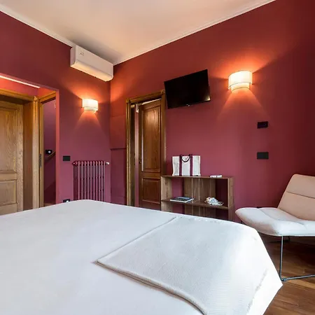 Cenzina, Davidia Apartment Stresa